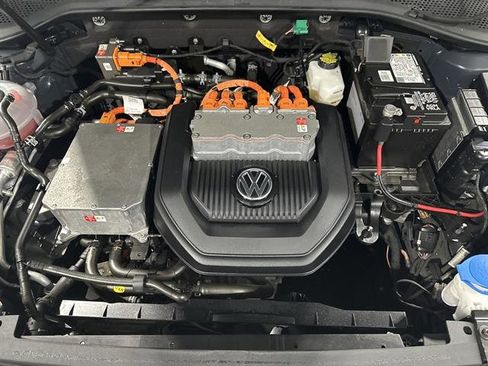 Used 2016 Volkswagen e-Golf SE image 30