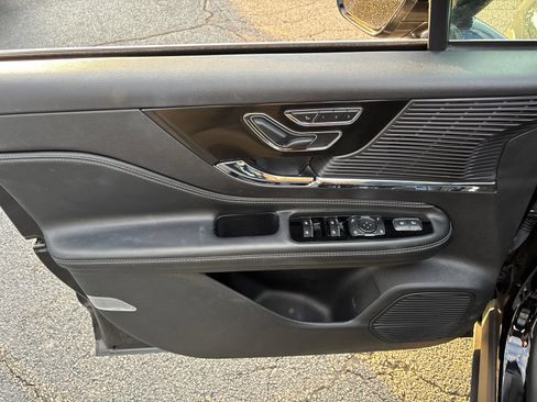 Certified 2022 Lincoln Corsair FWD image 11
