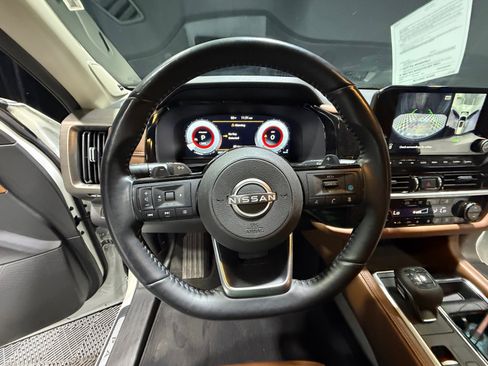Used 2024 Nissan Pathfinder Platinum w/ Cargo Package image 9