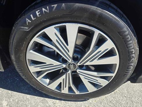 Used 2023 Audi Q4 e-tron Premium Plus w/ Premium Plus image 9