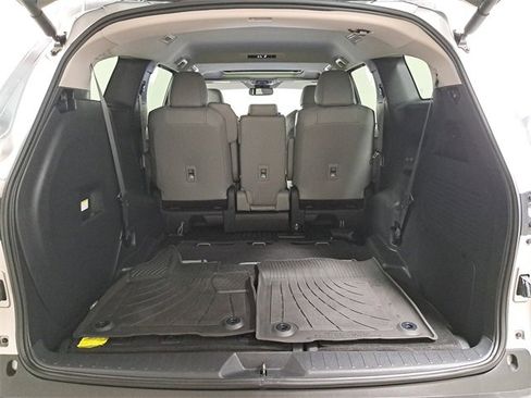 Used 2025 Toyota Sienna XLE image 10