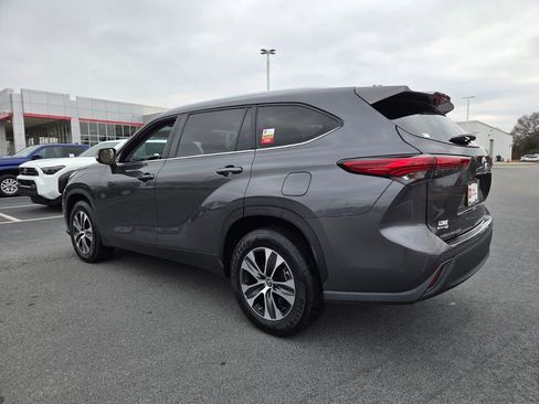 Certified 2023 Toyota Highlander XLE image 9