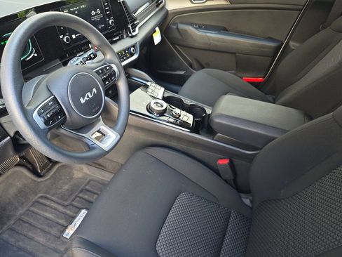Certified 2025 Kia Sportage LX AWD/4WD image 10