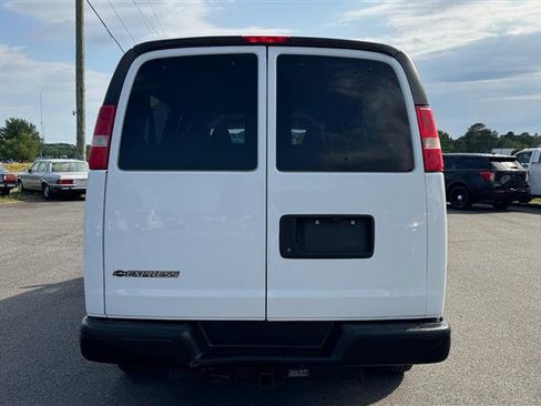 Used 2017 Chevrolet Express 3500 LS RWD image 7