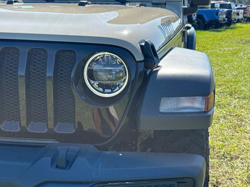 Certified 2022 Jeep Wrangler Willys image 9