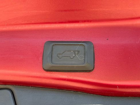 Used 2021 Toyota RAV4 XLE w/ Convenience Package image 7