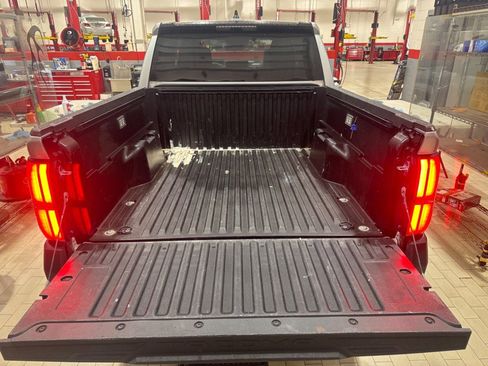 Used 2025 Toyota Tacoma SR image 43