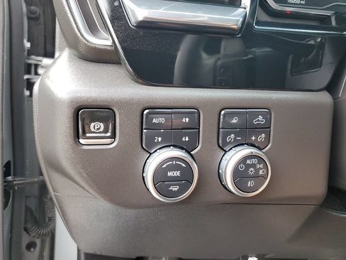 Used 2024 GMC Sierra 1500 SLT w/ SLT Premium Plus Package AWD/4WD image 31
