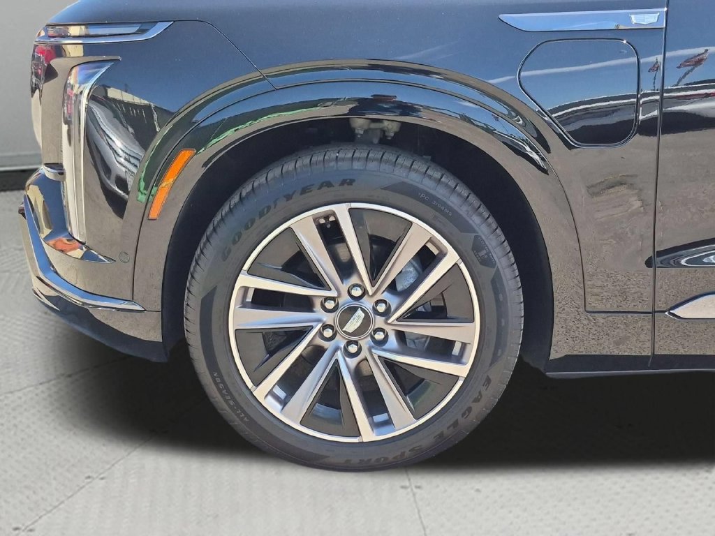 Certified 2026 Cadillac Vistiq Luxury w/ LPO, Floor Liner Package AWD/4WD image 33
