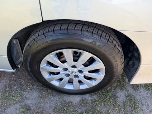 Used 2013 Nissan Quest S image 28