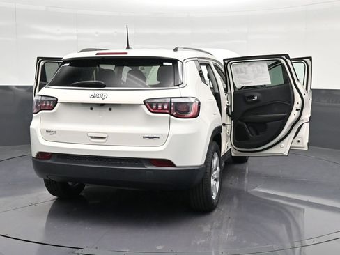Used 2020 Jeep Compass Latitude FWD image 35
