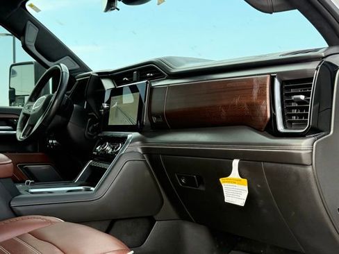 Used 2024 GMC Sierra 2500 Denali Ultimate image 16