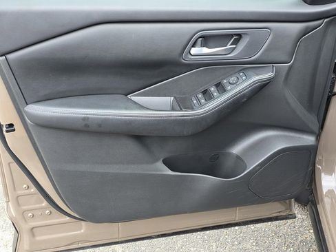 Used 2025 Nissan Rogue SV FWD image 30