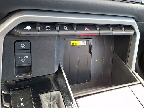 Used 2024 Toyota Sequoia Platinum AWD/4WD image 25
