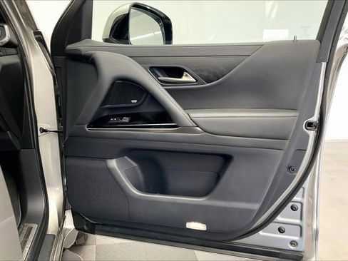 Used 2022 Lexus LX 600 4WD w/ Luxury Package image 27