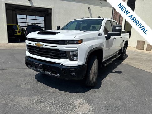 Used 2025 Chevrolet Silverado 2500 Custom w/ Custom Value Package AWD/4WD image 3