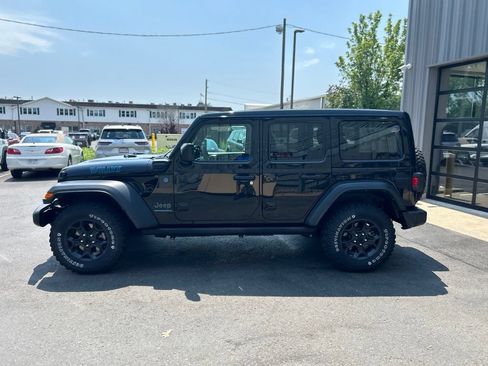 Used 2023 Jeep Wrangler Unlimited w/ Sun & Screen Package AWD/4WD image 8