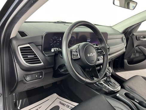 Used 2024 Kia Seltos EX AWD/4WD image 15