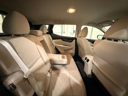 Used 2020 Nissan Rogue Sport SV FWD image 29
