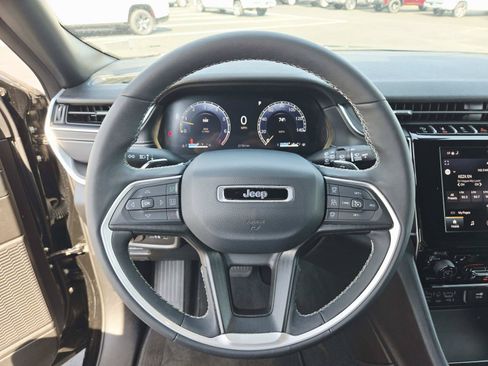 Used 2024 Jeep Grand Cherokee L Altitude AWD/4WD image 23