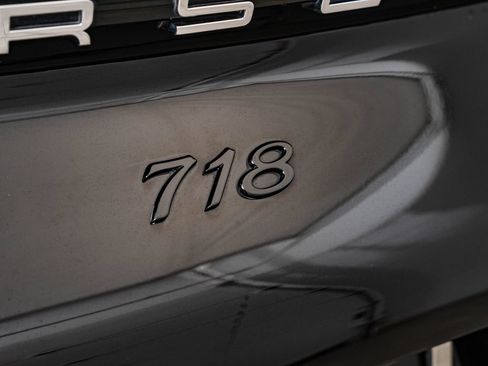 Used 2018 Porsche 718 Cayman RWD image 19