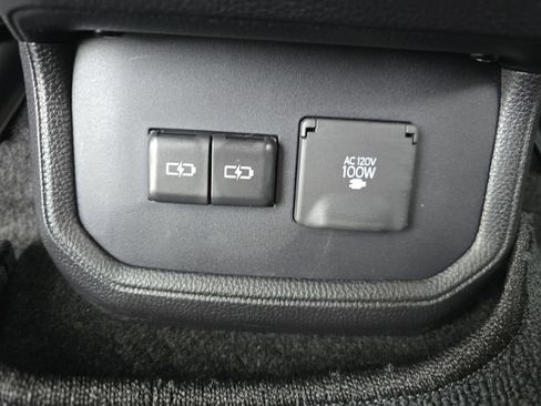 Used 2024 Toyota Highlander Limited AWD/4WD image 12