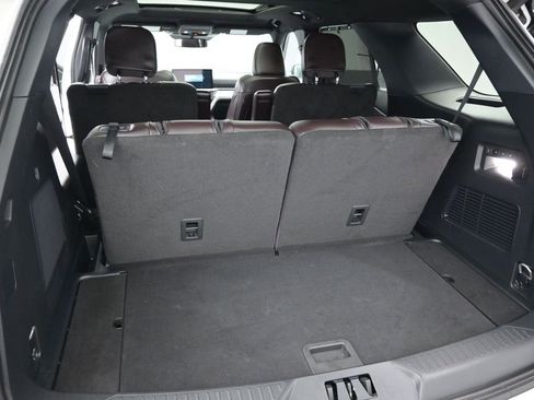 Used 2025 Ford Explorer Platinum RWD image 9