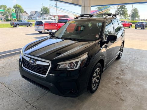 Used 2019 Subaru Forester Premium AWD/4WD image 2
