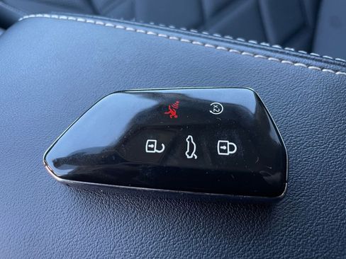 Used 2025 Volkswagen Atlas SE image 21