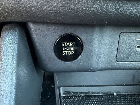 Used 2024 Nissan Rogue SV image 19