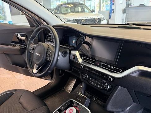 Used 2022 Kia Niro EX FWD image 25