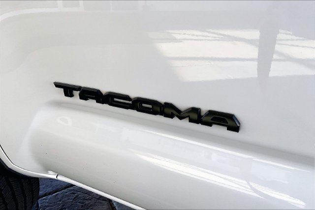 Used 2019 Toyota Tacoma TRD Off-Road w/ Technology Package AWD/4WD image 22
