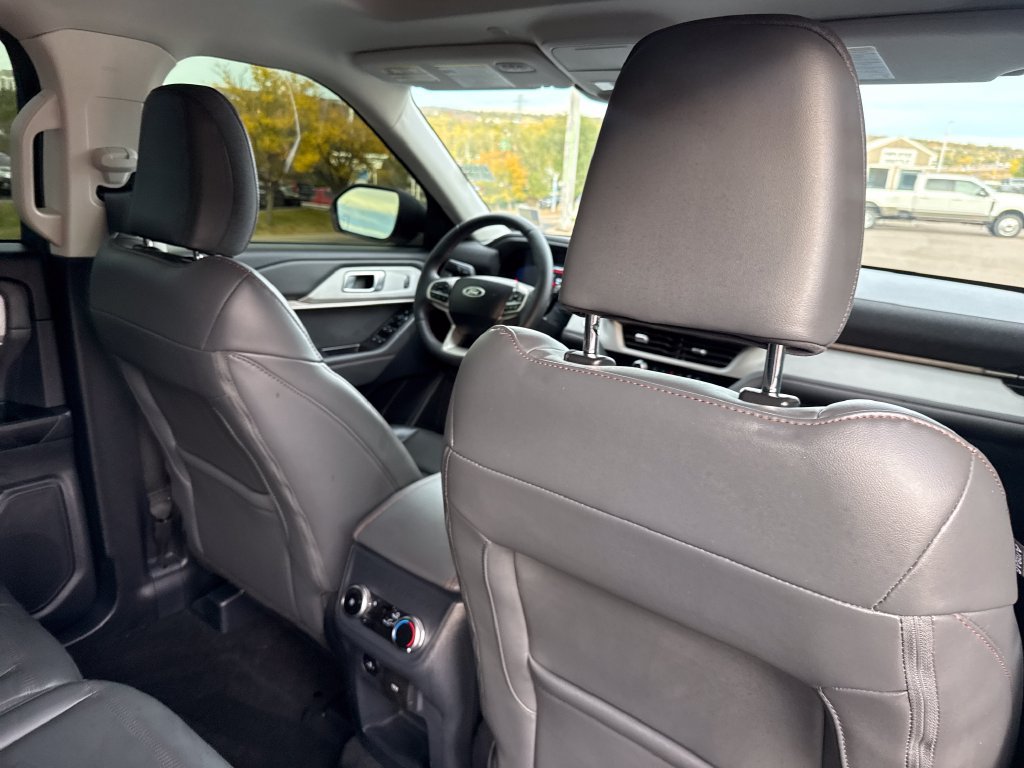 Used 2025 Ford Explorer Active w/ Active Comfort Package AWD/4WD image 30