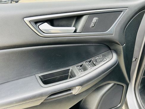 Used 2022 Ford Edge SE w/ Black Appearance Package image 10