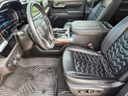 Used 2025 Chevrolet Silverado 1500 RST AWD/4WD image 12