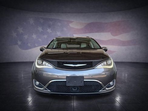 Used 2019 Chrysler Pacifica Limited w/ Advanced Safetytec Group FWD image 8