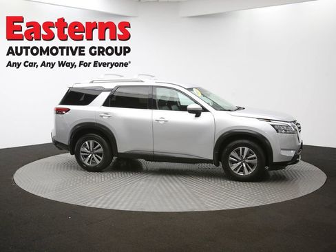 Used 2023 Nissan Pathfinder SL image 45