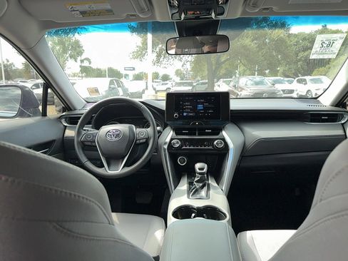 Used 2024 Toyota Venza LE image 17