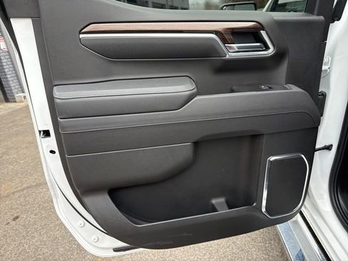 Used 2025 Chevrolet Silverado 1500 LT image 17