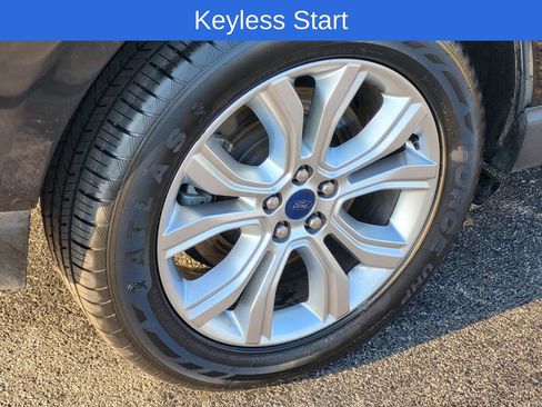 Used 2022 Ford Edge Titanium image 9