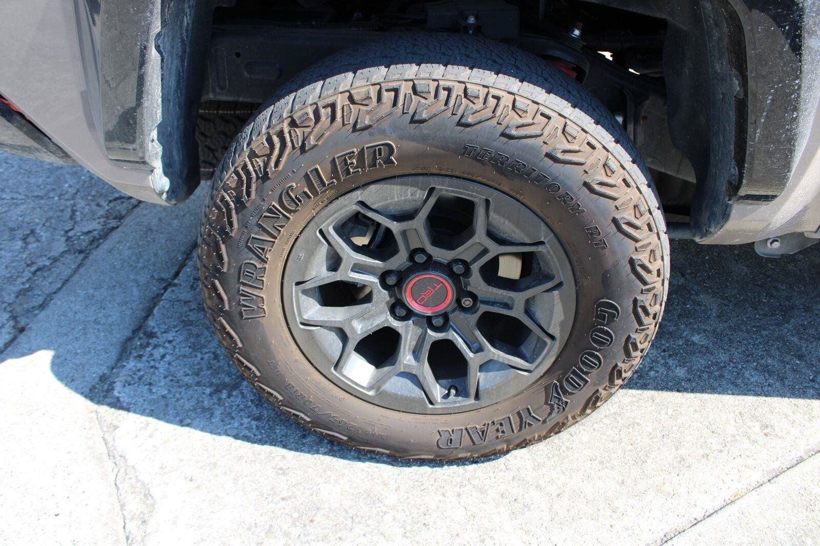 Used 2025 Toyota Tacoma TRD Pro w/ Tow Tech Package AWD/4WD image 11