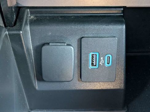 Used 2020 Ford Explorer XLT w/ Equipment Group 202A RWD image 24