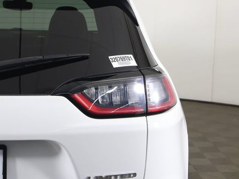 Used 2019 Jeep Cherokee Limited AWD/4WD image 16