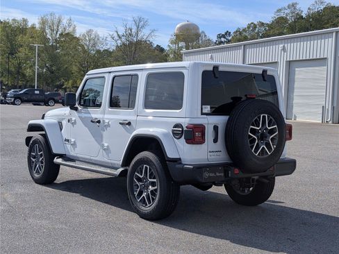 New 2026 Jeep Wrangler Unlimited Sahara AWD/4WD image 3