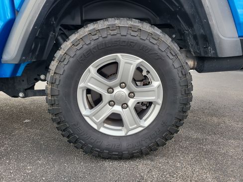 Used 2021 Jeep Gladiator Sport w/ Trailer Tow Package image 9