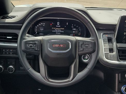 Used 2024 GMC Yukon AT4 w/ Technology Package AWD/4WD image 19
