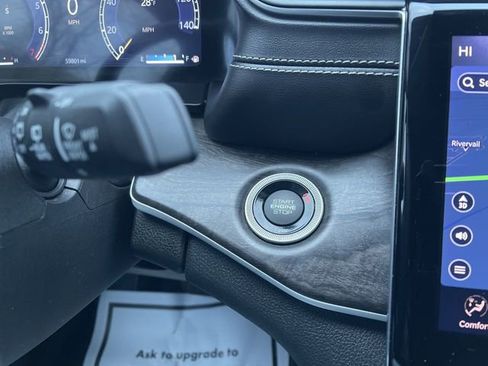 Used 2023 Jeep Grand Cherokee Limited w/ Luxury Tech Group II image 17