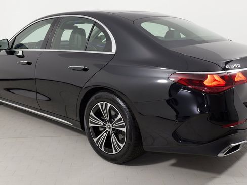 Used 2025 Mercedes-Benz E 350 4MATIC Sedan image 17