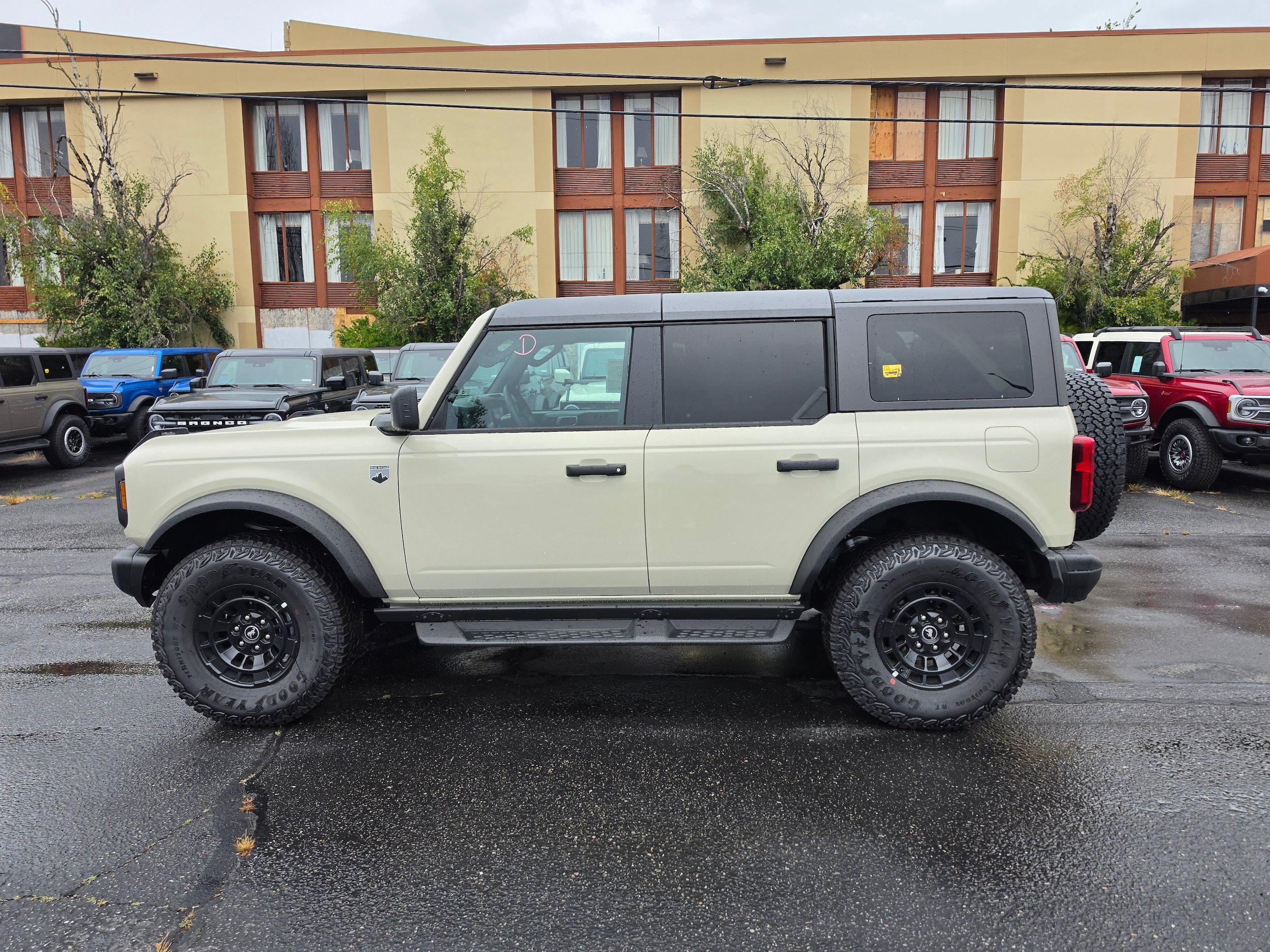 New 2026 Ford Bronco Big Bend w/ Black Diamond Package AWD/4WD image 8