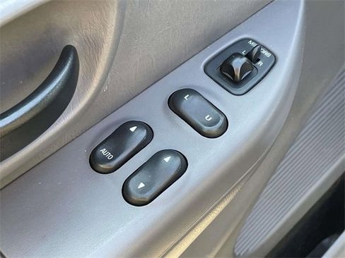 Used 2002 Ford F150 XLT image 13